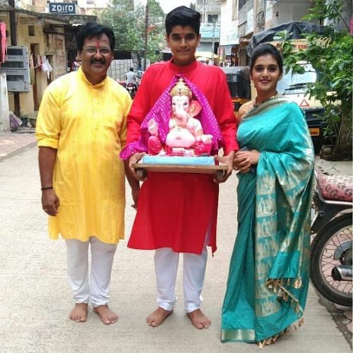 Shivani Naik with Father and Brother
