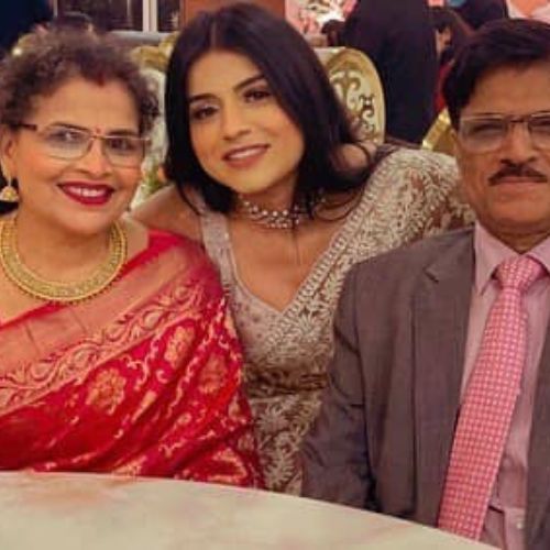 Nidhi Chaudhary with Parents
