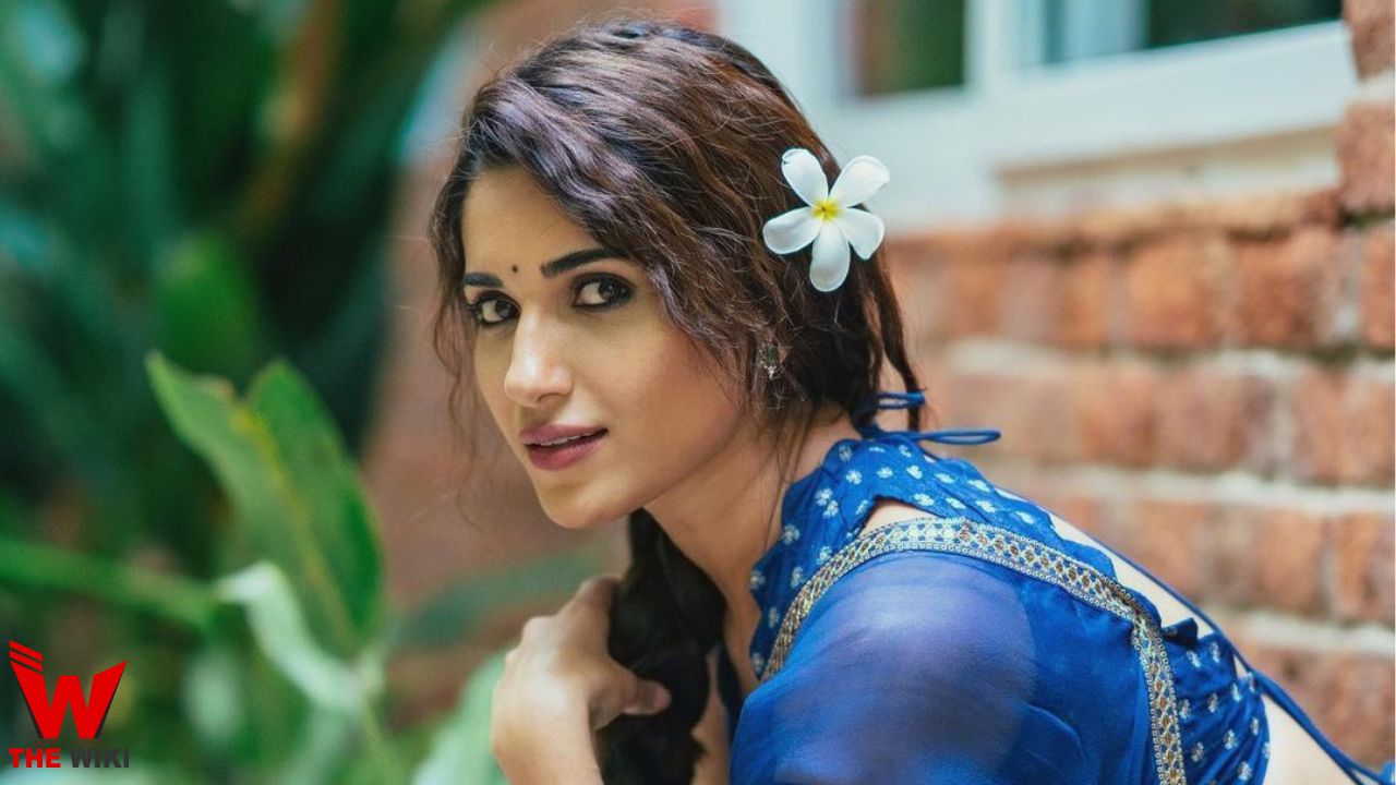 Ruhani Sharma (Actress) (2)