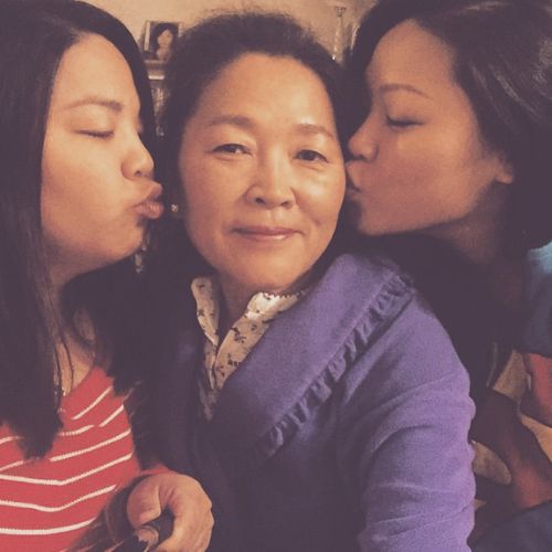 Jee Young Han with mother and sister