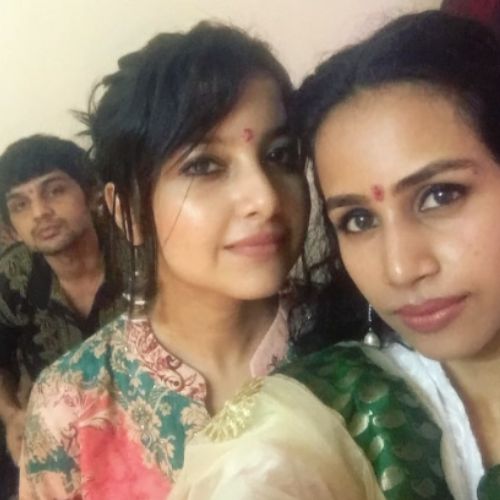 Disha Thakur with her siblings