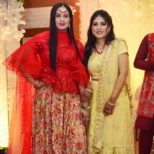 Nandini Khanna with her sister