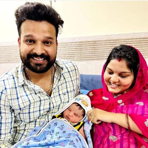 Ritesh Pandey with his wife and kid