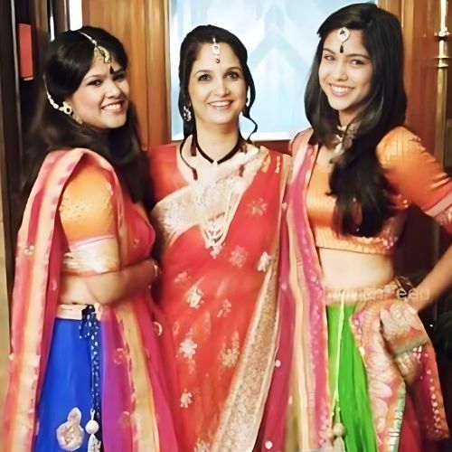 Sharvari Wagh with Mother and Sister