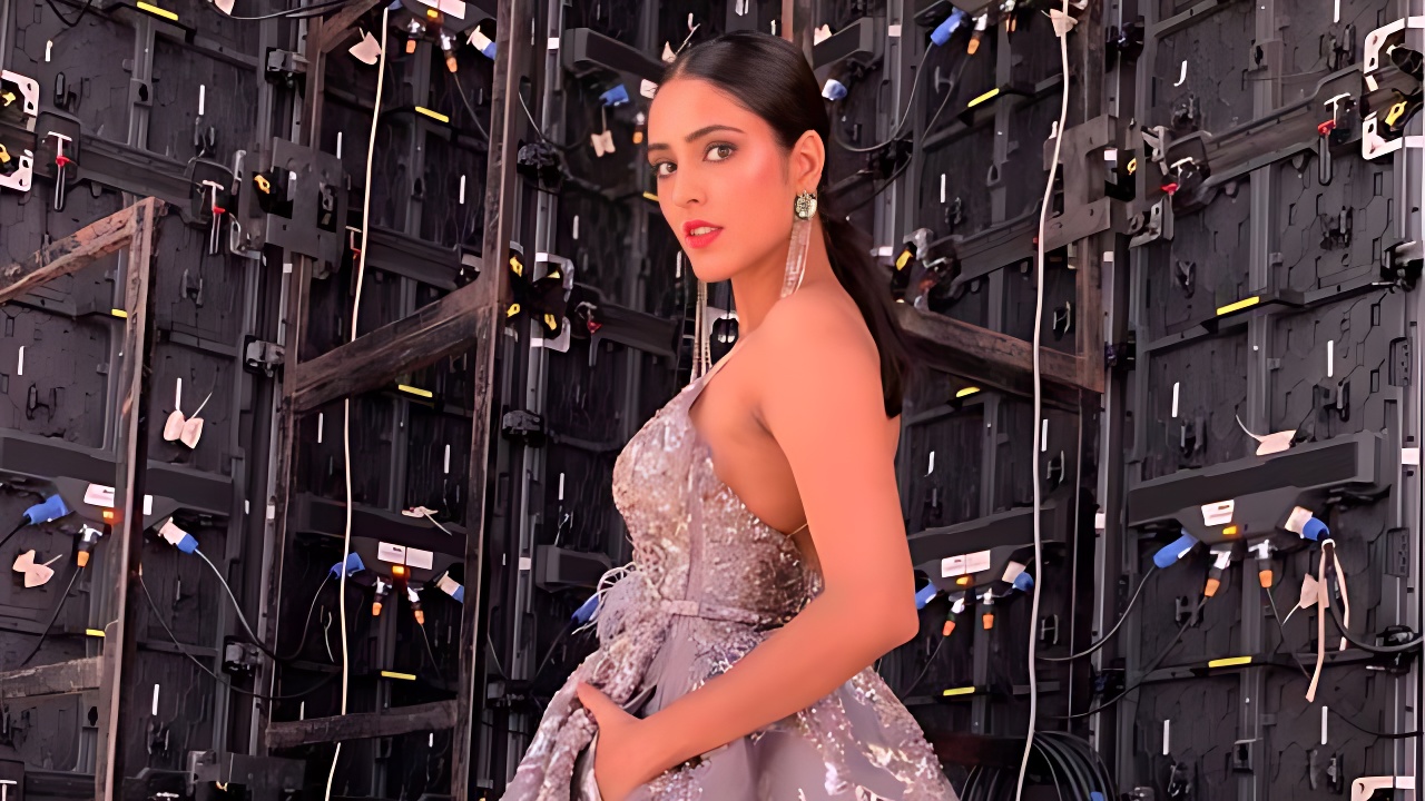 Mansi Taxak (Animal Film Actress)