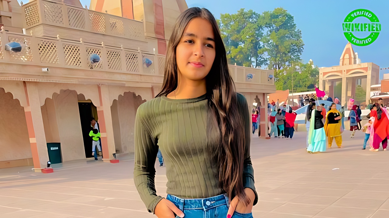 Shruti Hooda (Makeup Artist)