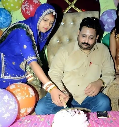 Sukhdev Singh Gogamedi with his wife Sheela Sukhdev Gogamedi